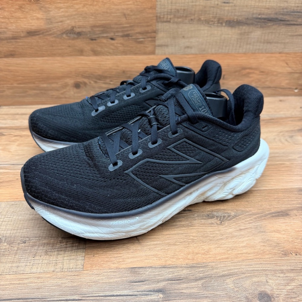 New Balance Women's 9.5 W1080V13 Running Shoes, Black/White X-Wide - Picture 2 of 8